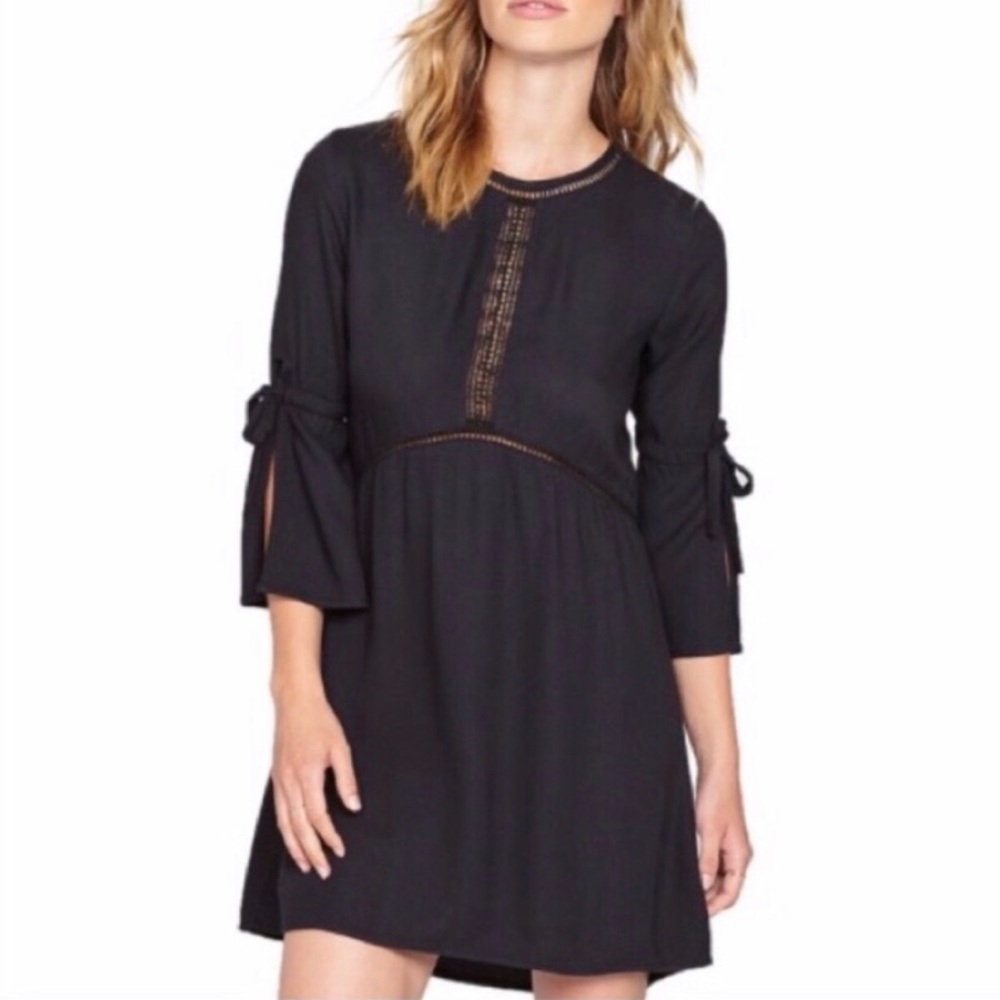 Amuse Society ✨ Crochet cut out dress bell sleeves